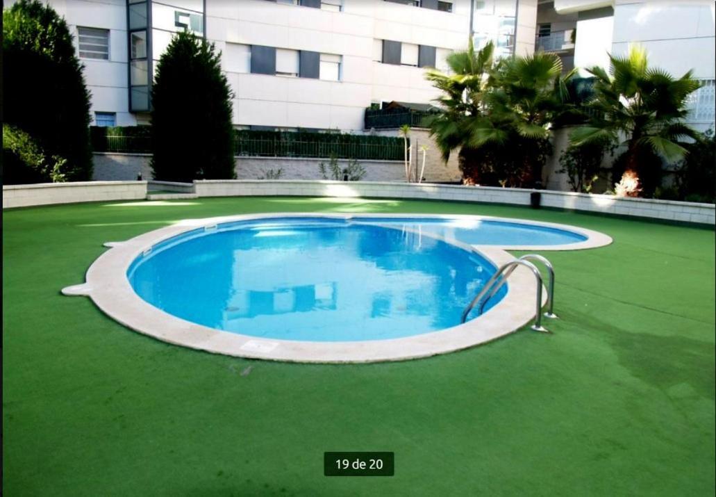 Calido Apartamento Con Piscina En Barcelona Ріпульєт Екстер'єр фото